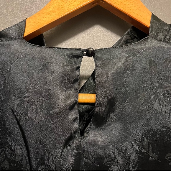 Vintage Liz Thomas cowl neck keyhole button back floral blouse L - Picture 6 of 10